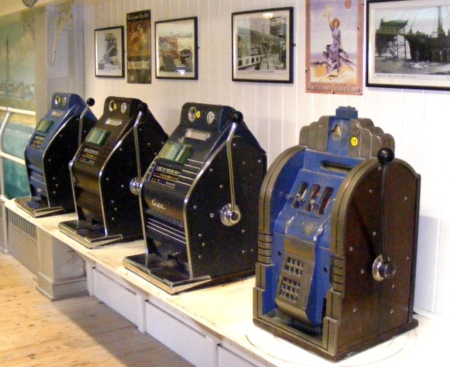 одни из первых игровых автоматов